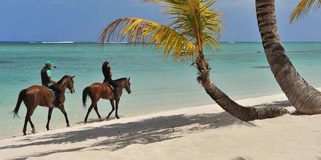 Morne horse beach ride mauritius (6)